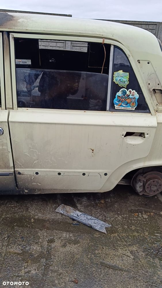 DRZWI LEWE TYŁ TYLNE TYLNIE FIAT 125P - 1