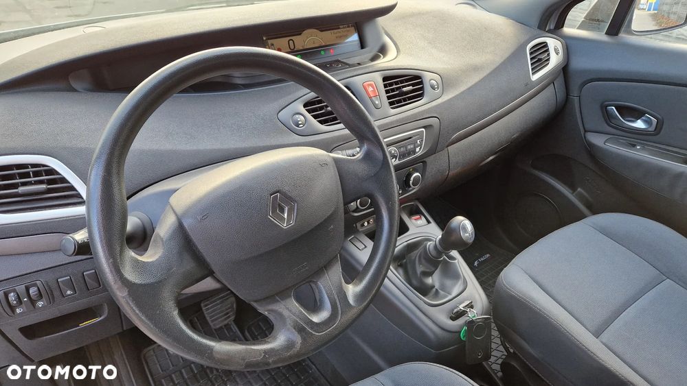 Renault Grand Scenic dCi 110 Paris - 8