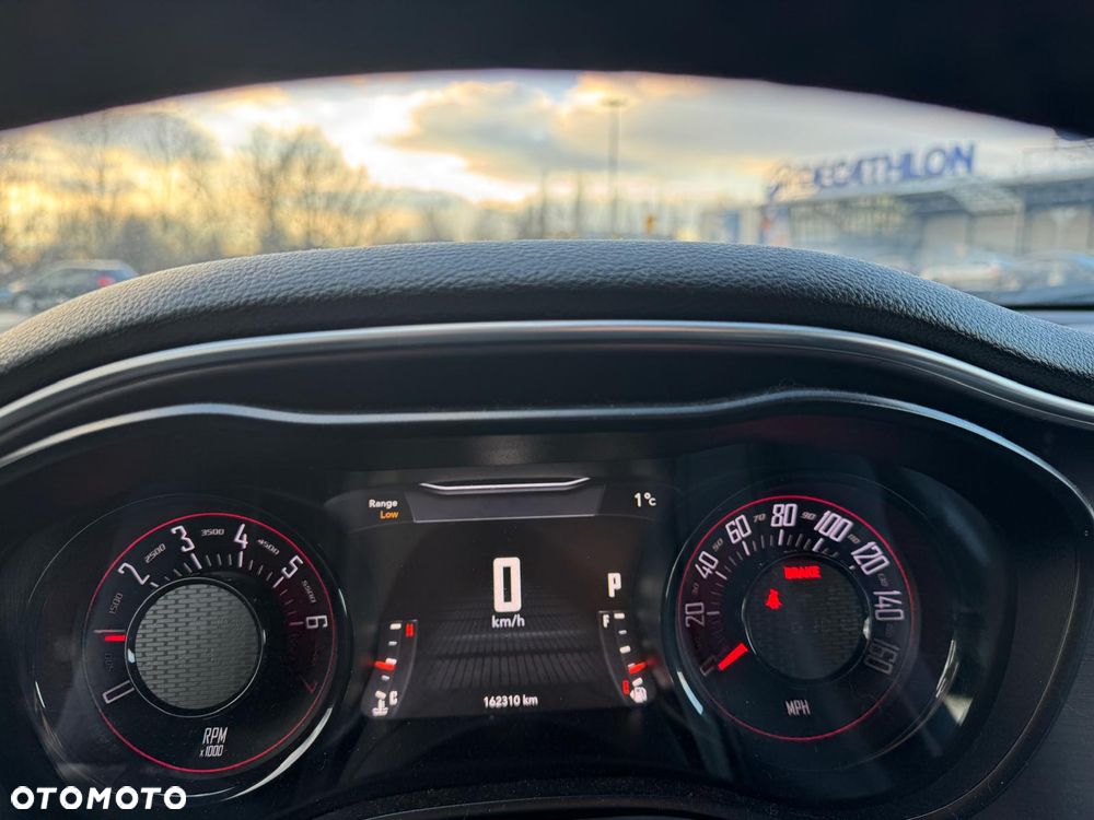 Dodge Challenger - 8