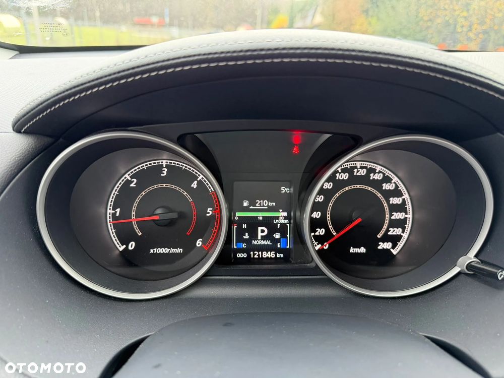 Mitsubishi Outlander - 17