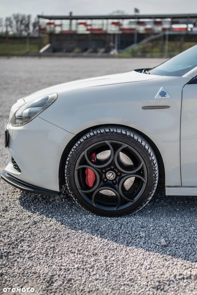 Alfa Romeo Giulietta ver-1750-tbi-quadrifoglio-verde - 8