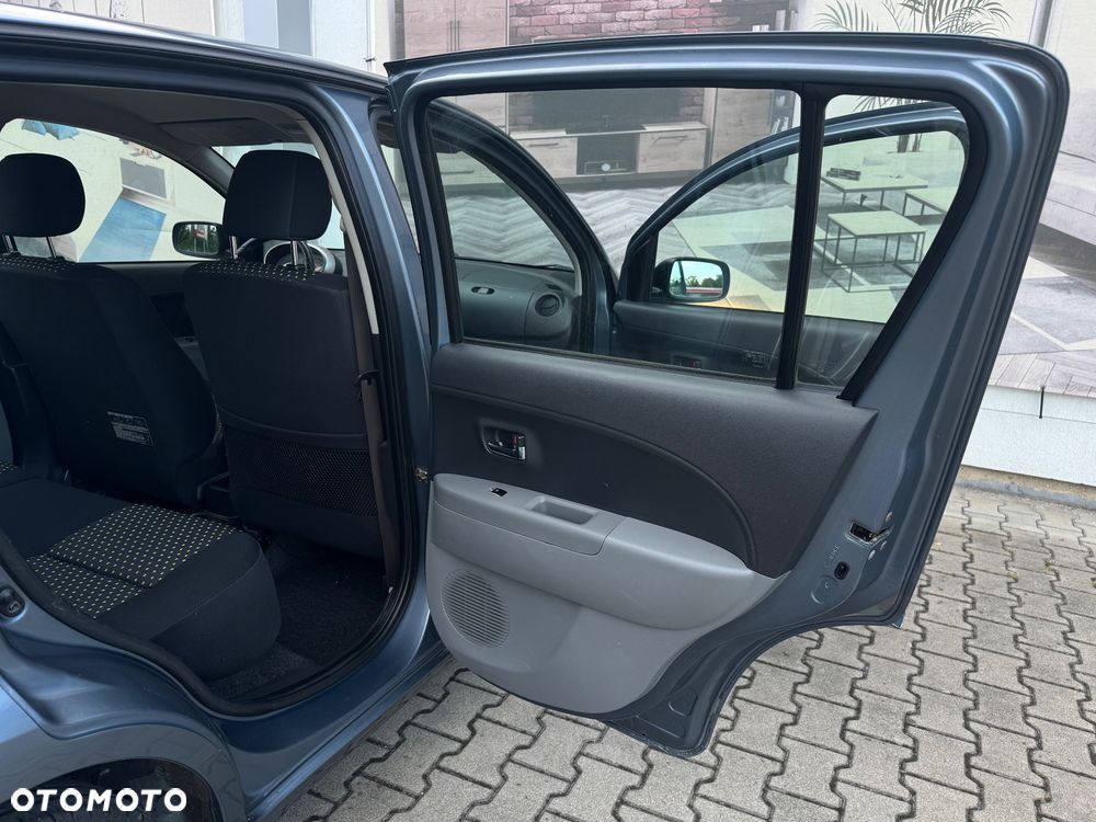 Daihatsu Sirion - 21