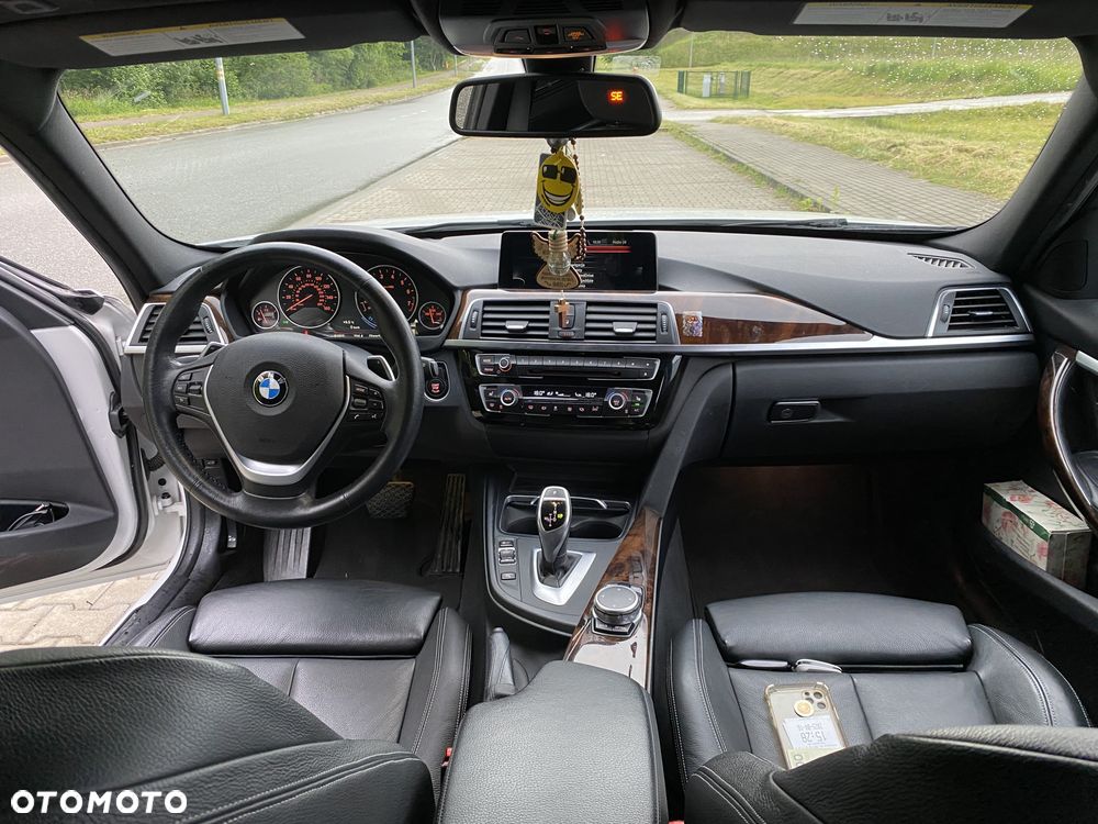 BMW Seria 3 330i xDrive Luxury Line - 16