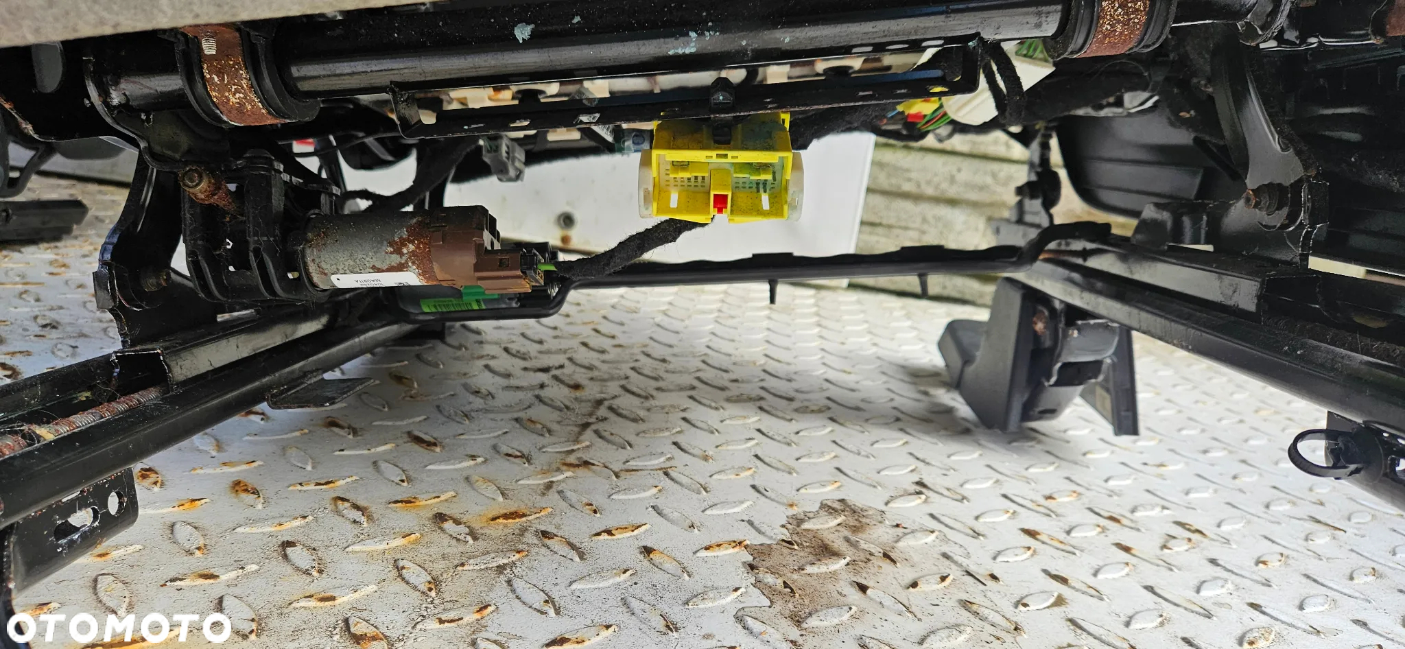 RAM 1500 V 5 2019- Big Horn KRÓTKI QUAD CAB 1,5 Komplet foteli Fotele tapicerka Kanapa Środek Boczki wykładzina Słupek próg listwa CZARNE WNĘTRZE WELUR - 13