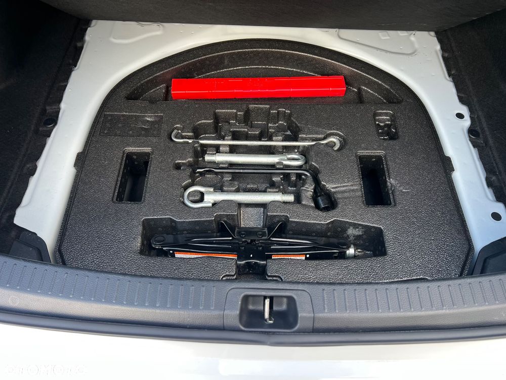 Toyota Corolla 1.8 Hybrid GPF Comfort - 24