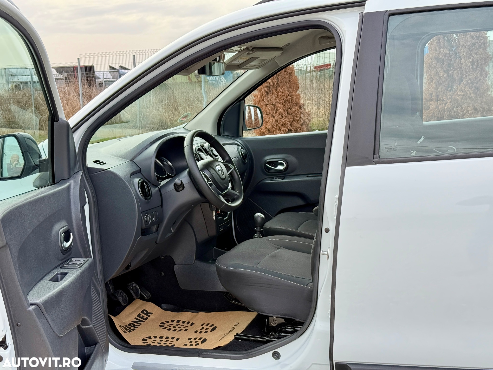 Dacia Lodgy 1.5 Blue dCi Laureate - 6