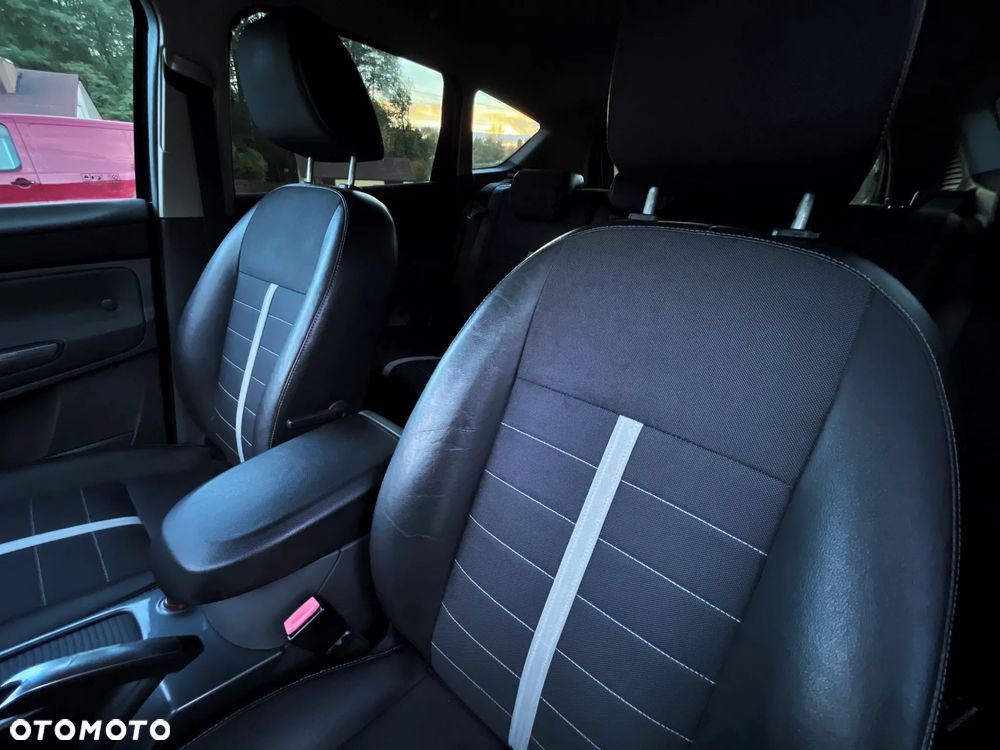 Ford Kuga 2.0 TDCi 2x4 Titanium - 10