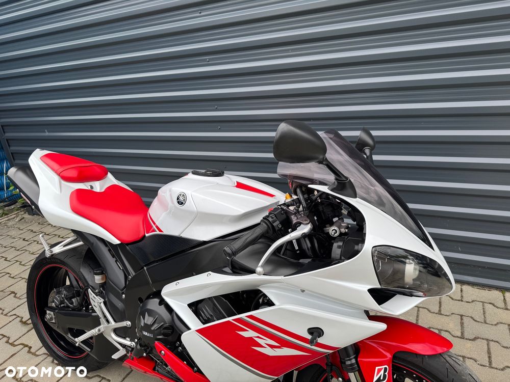 Yamaha R1 - 9