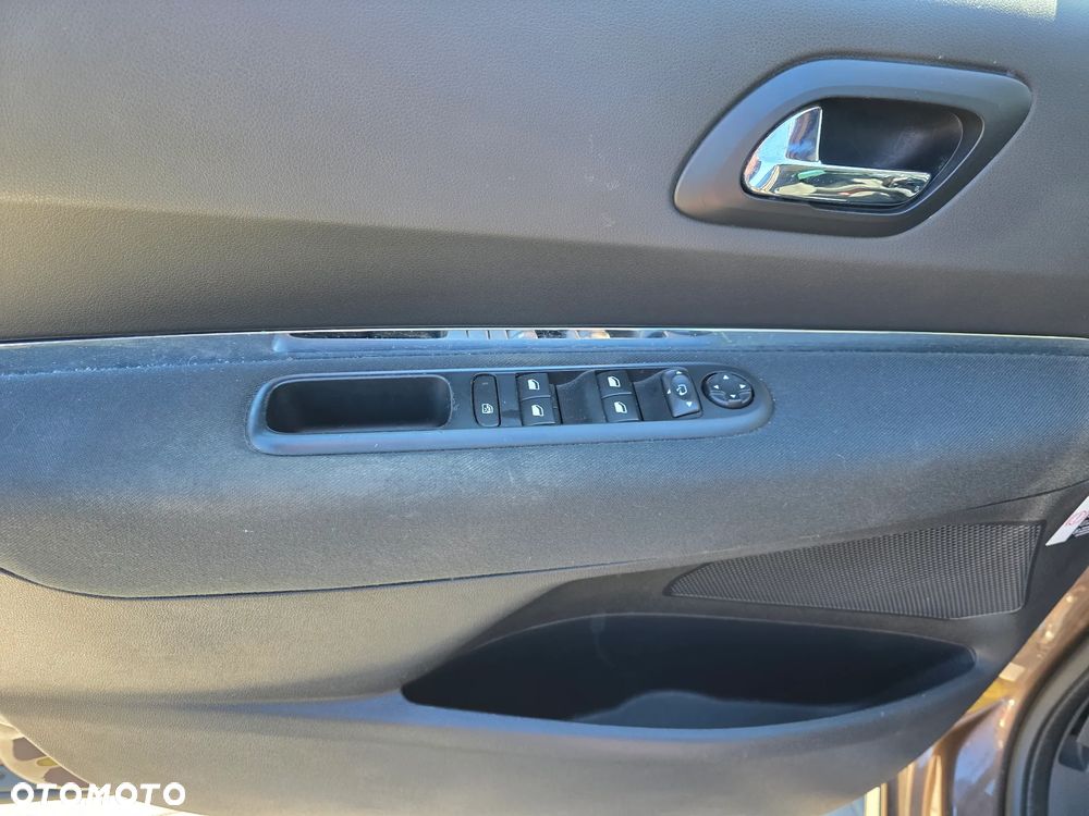 Peugeot 3008 2.0 HDi HYbrid4 - 11