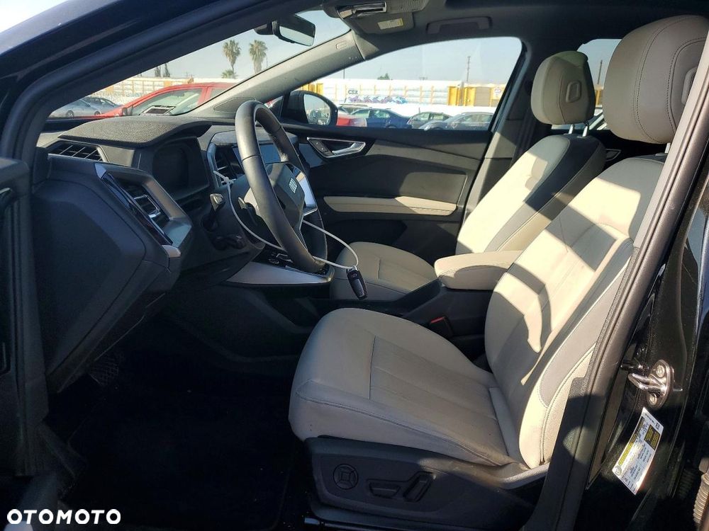 Audi Q4 e-tron - 8