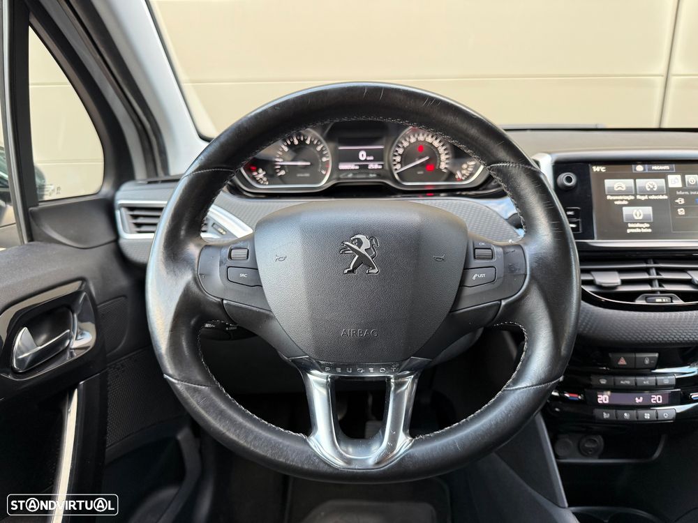 Peugeot 208 1.2 PureTech Allure - 18