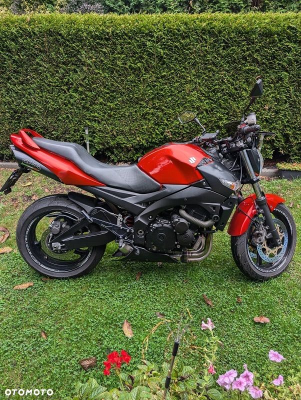 Suzuki GSR - 1