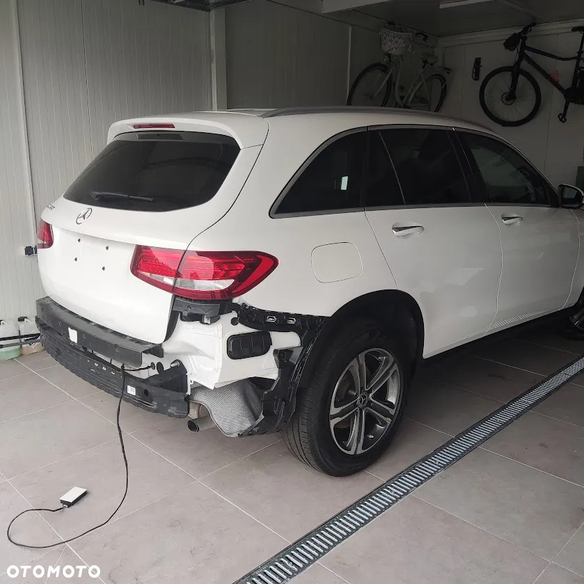 Mercedes-Benz GLC - 32