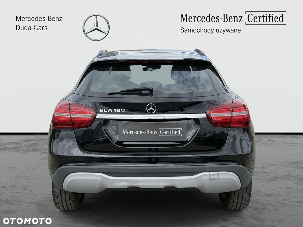 Mercedes-Benz GLA 180 7G-DCT - 5