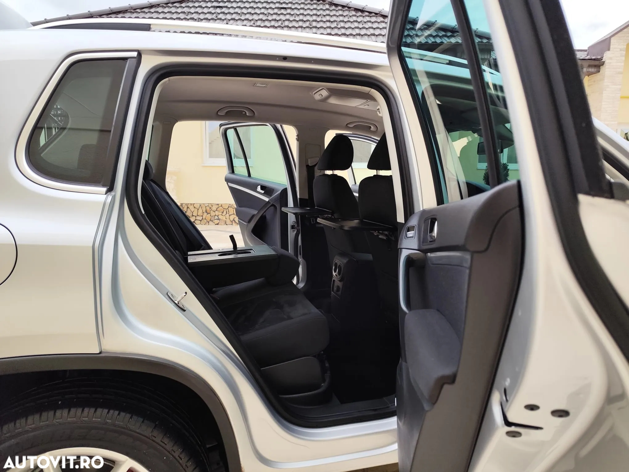 Volkswagen Tiguan - 9