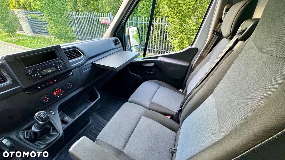 Renault Renault Master kontener Rampa Izoterma najazd WINDA 3 miejsca izolowany budka na rama 6EP 8EP - 18