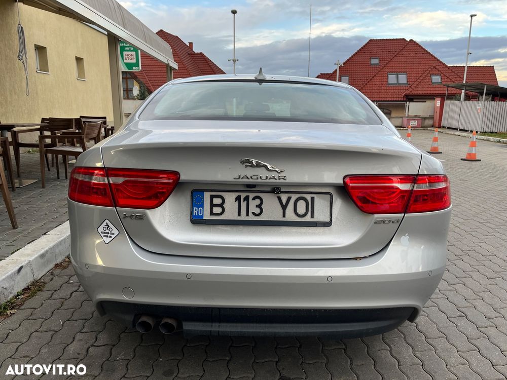 Jaguar XE 2.0 Prestige - 4