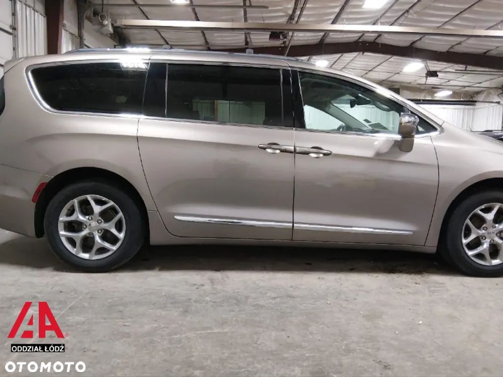 Chrysler Pacifica - 9