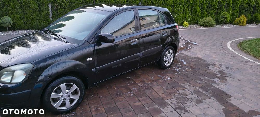 Kia Rio - 4