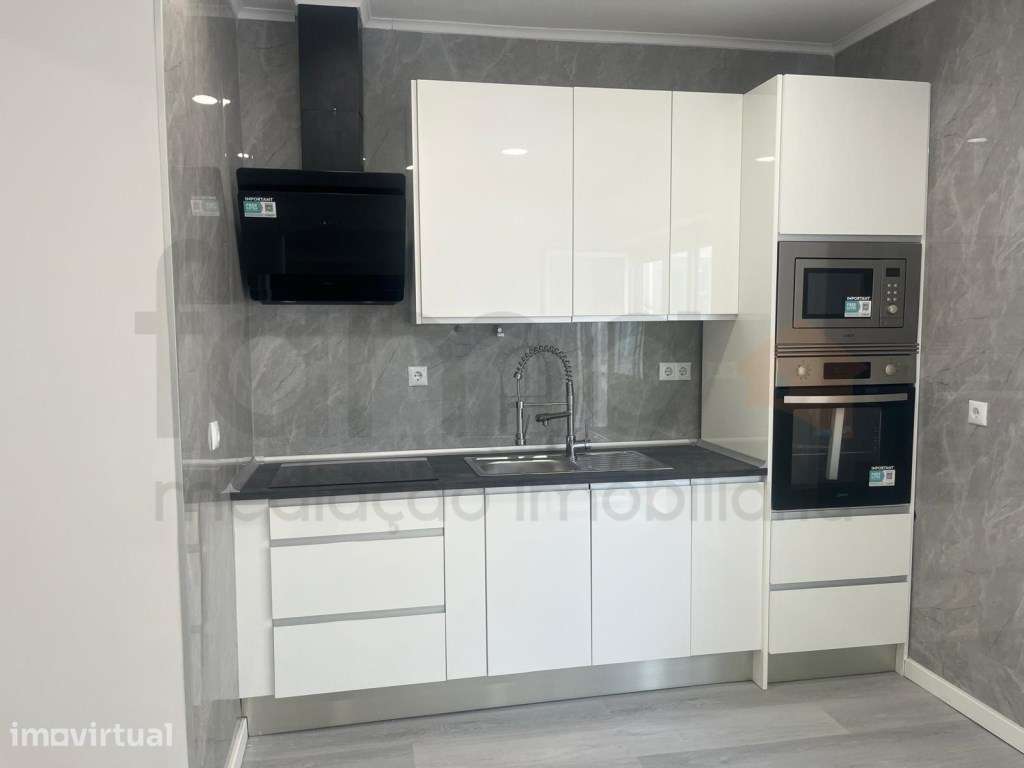 Apartamento T1 Remodelado com Varanda e Elevador - Grande imagem: 2/20