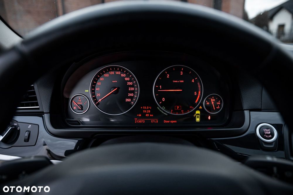 BMW Seria 5 520d Sport-Aut - 31