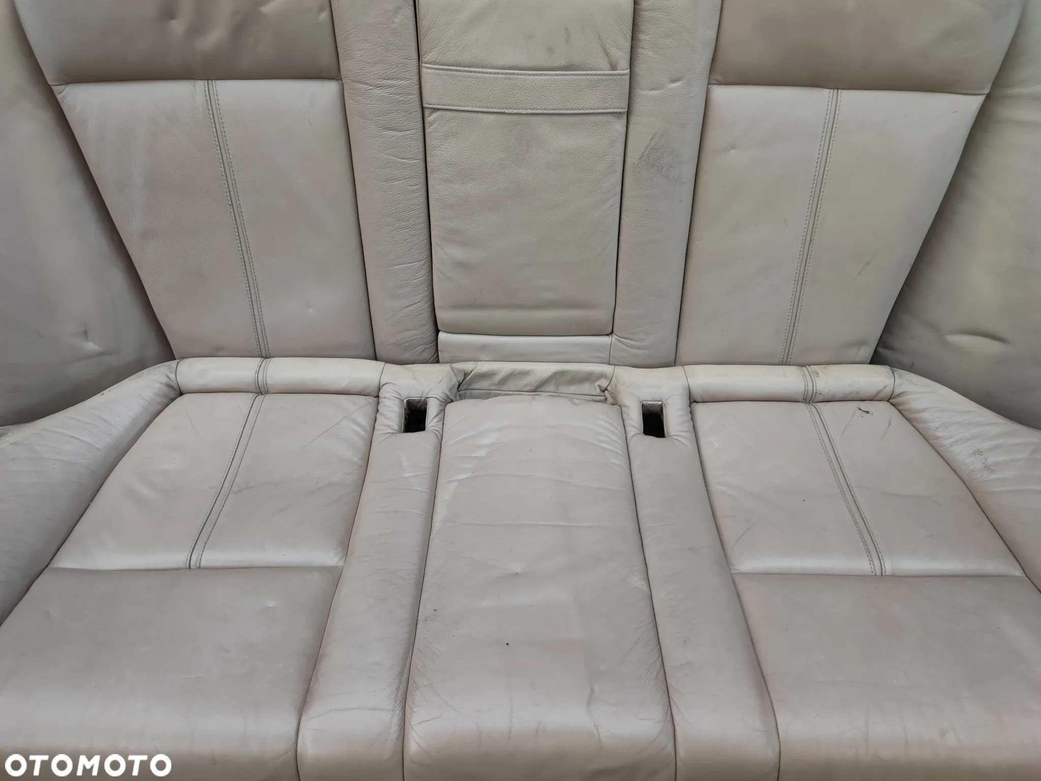 BMW E39 SEDAN ORYGINALNA KOMPLETNA KANAPA TYŁ SKŁADANA W KOLORZE BEŻOWYM / KREMOWYM / SANDBEIGE  O NR. 52 20 7 049 351 /  52 20 8 198 182 / 52 20 7 049 357 OEM - 25