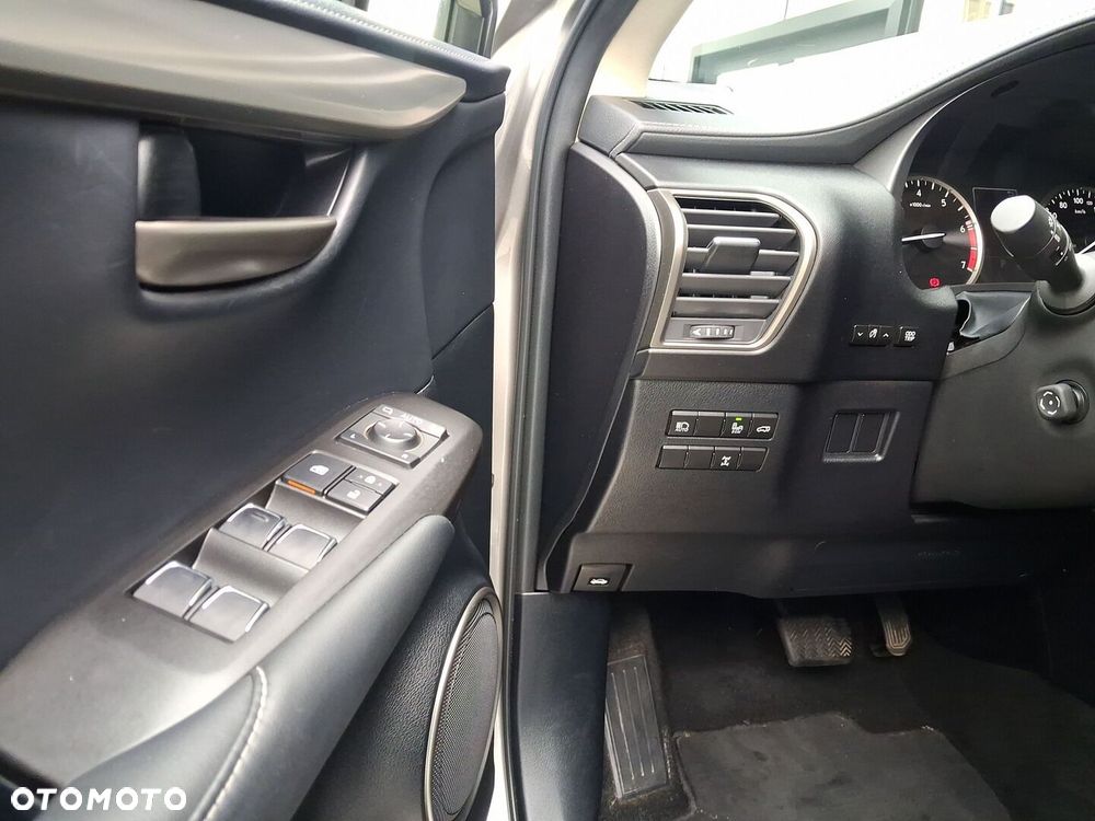 Lexus NX 300 F Impression AWD - 21