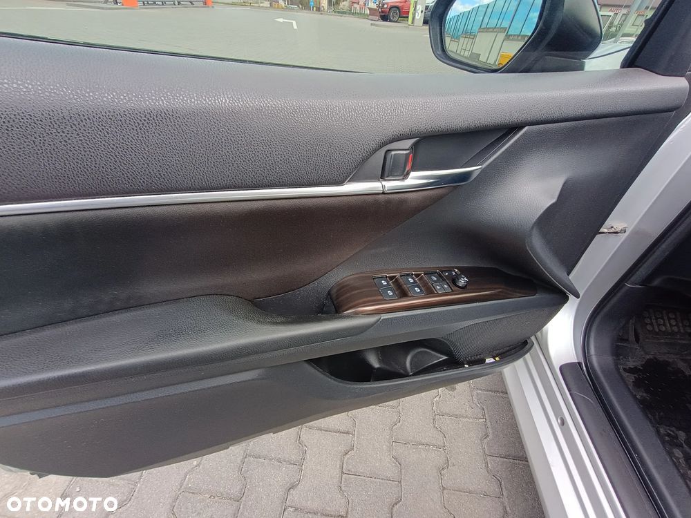 Toyota Camry 2.5 Hybrid Comfort CVT - 18