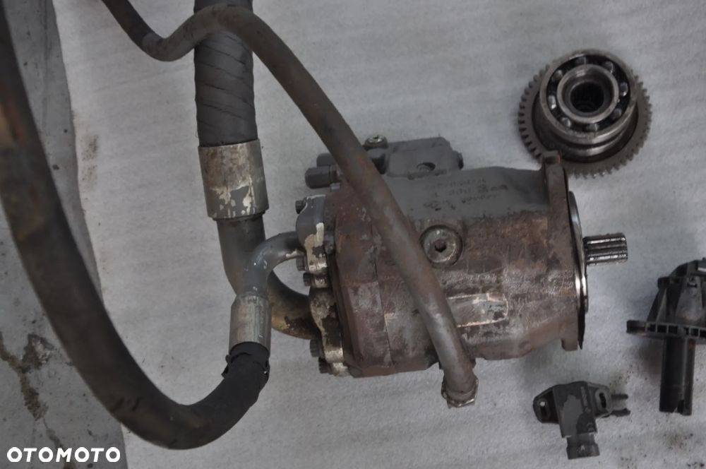 Wom koło talerzowe pompa rozdzielacz Massey Ferguson 7480 - 5