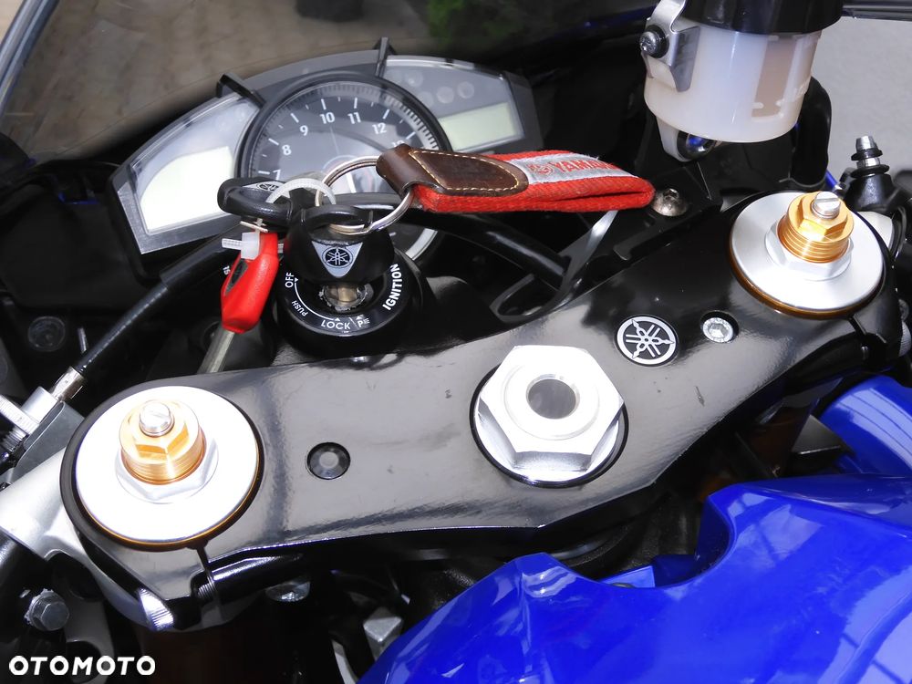 Yamaha R1 - 32