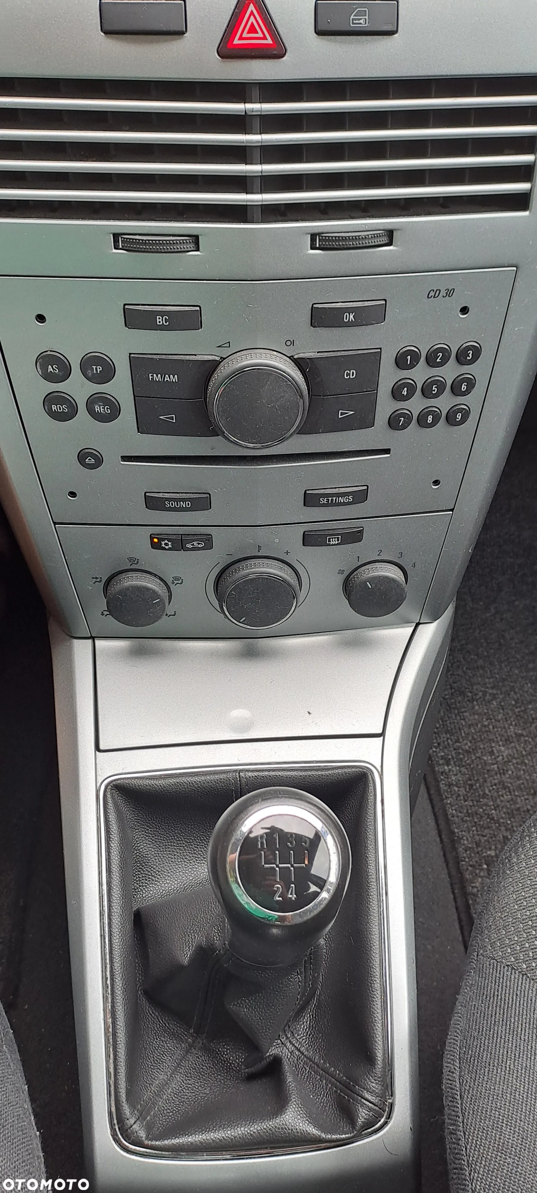 Opel Astra 1.4 Selection 110 Jahre - 16