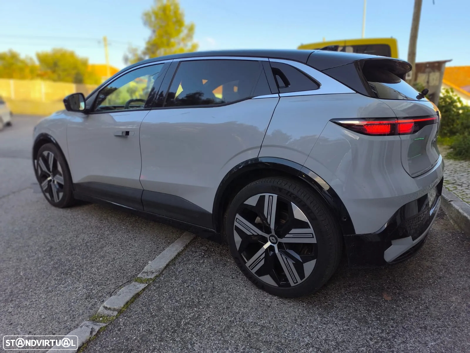 Renault Mégane E-Tech EV60 220hp optimum charge Iconic - 10