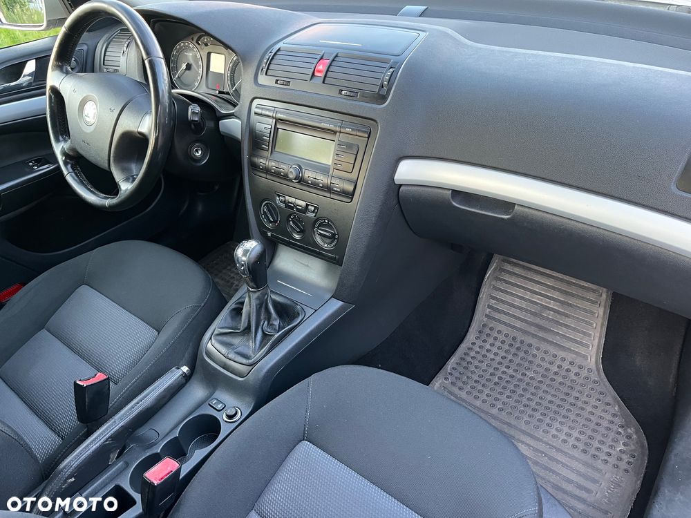 Skoda Octavia 1.6 Ambition - 11