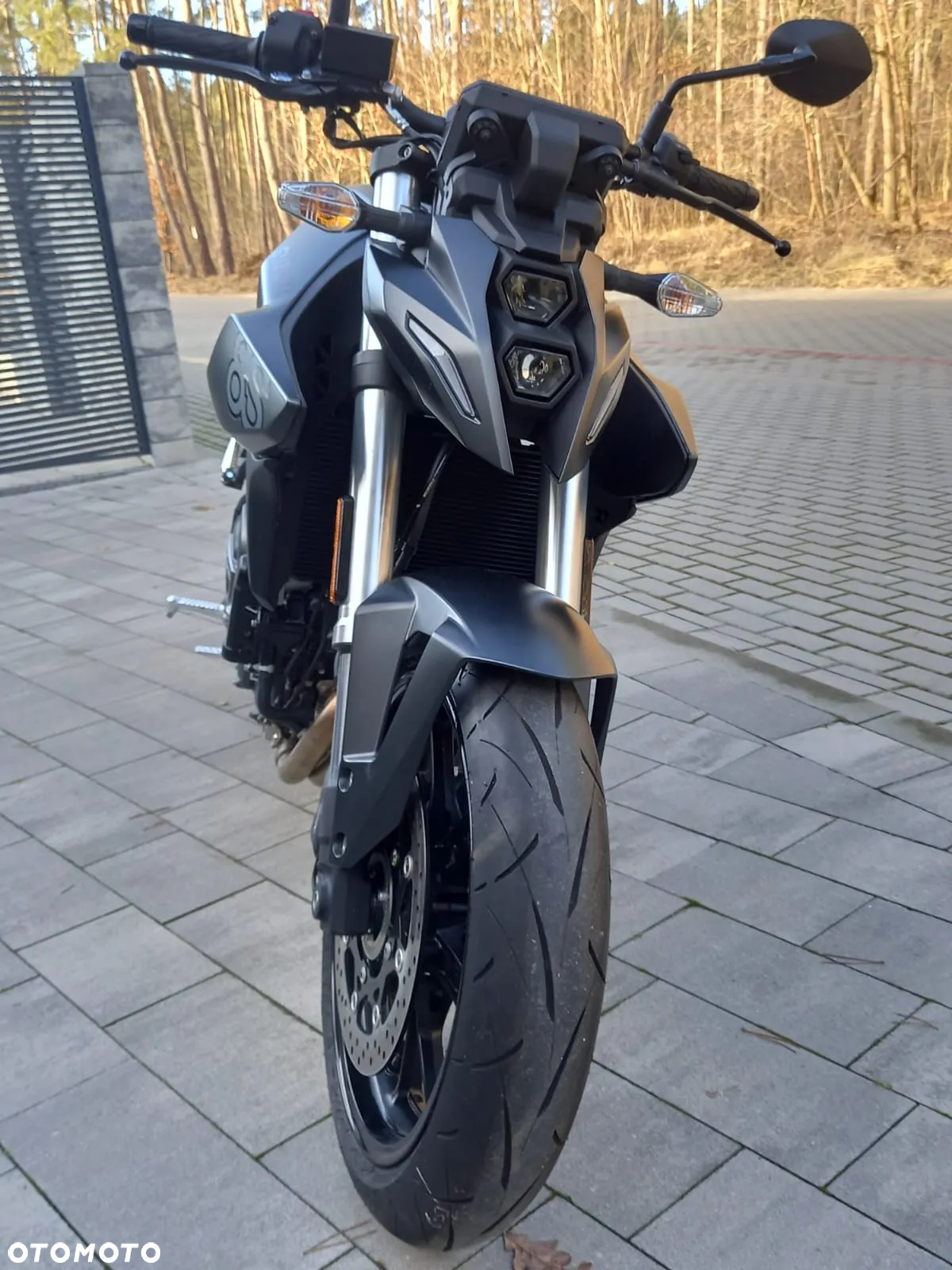Suzuki GSX - 16
