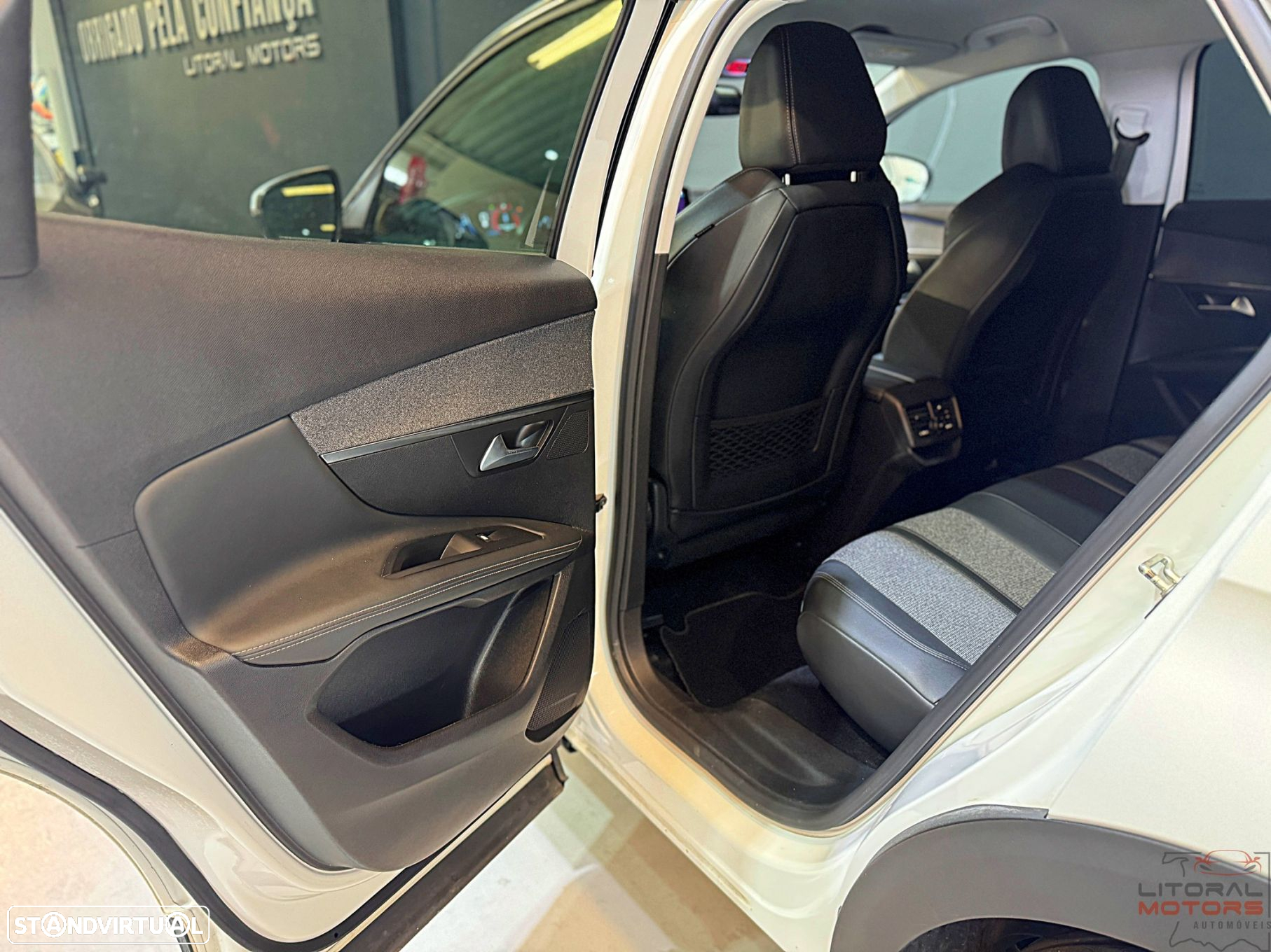 Peugeot 3008 1.2 PureTech Allure Pack EAT8 - 16