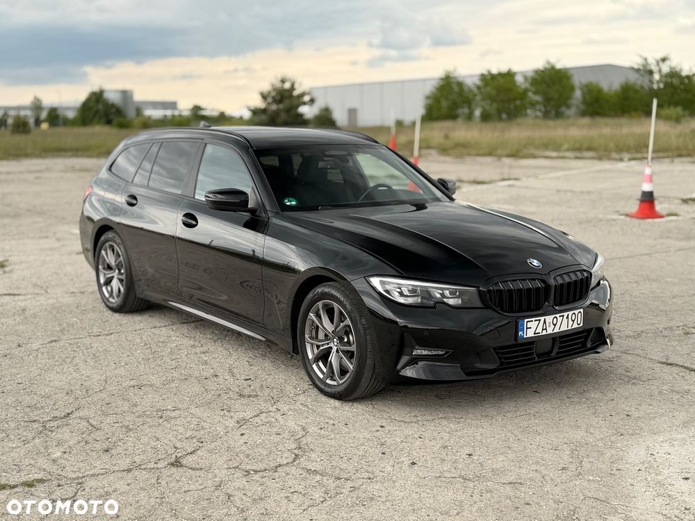 BMW Seria 3 330i Sport Line - 26