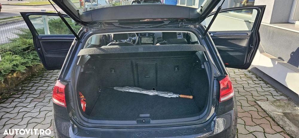 Volkswagen Golf - 24