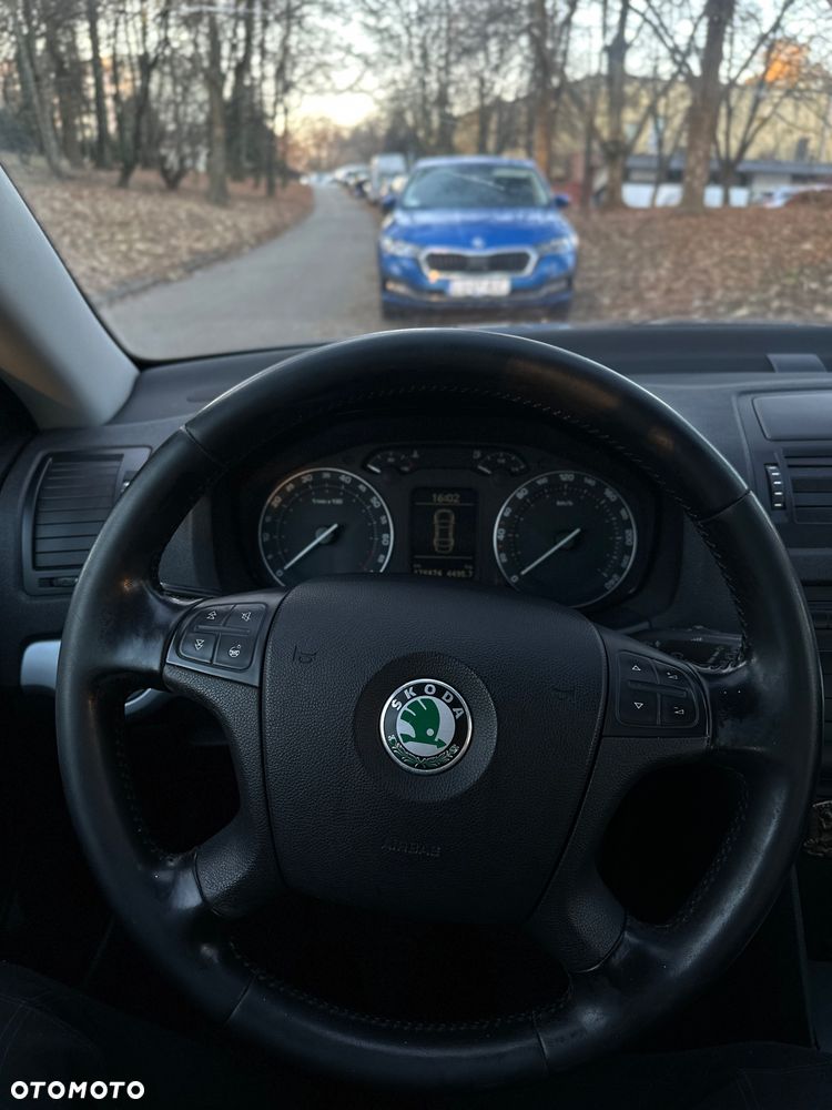 Skoda Octavia 1.6 Ambiente - 6