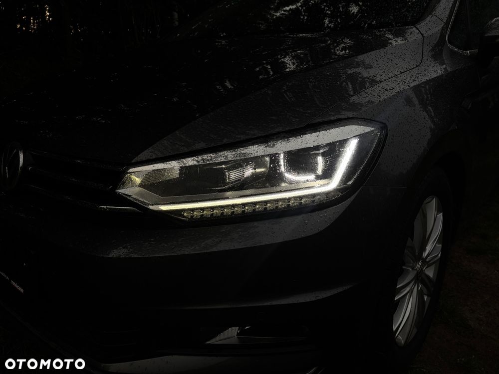 Volkswagen Touran - 10