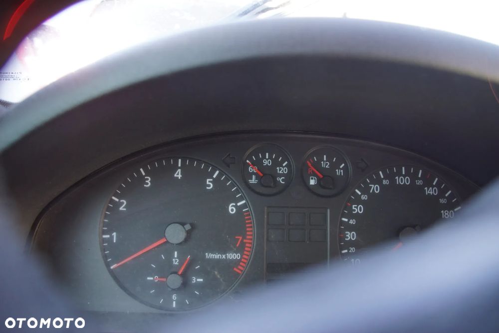 Auto na części - Audi A4 B5 1.8 20V 125 KM APT DWH LX6V 1999R Silnik Skrzynia Drzwi Błotnik Klapa Lampa Lusterko Klamka Szyba Deska Kokpit Sterownik Moduł Czujnik Licznik Panel Kierownica - 9
