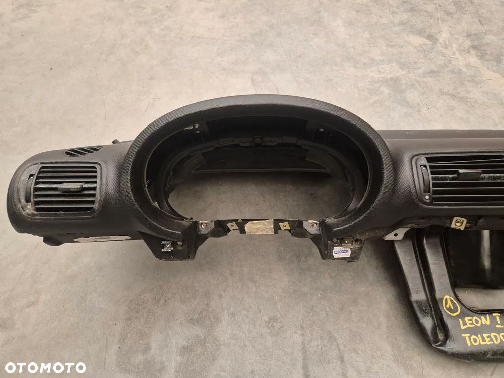 SEAT DESKA ROZDZIELCZA - 2