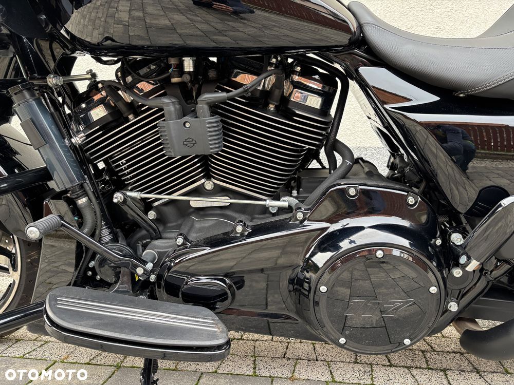 Harley-Davidson Touring Road Glide - 2