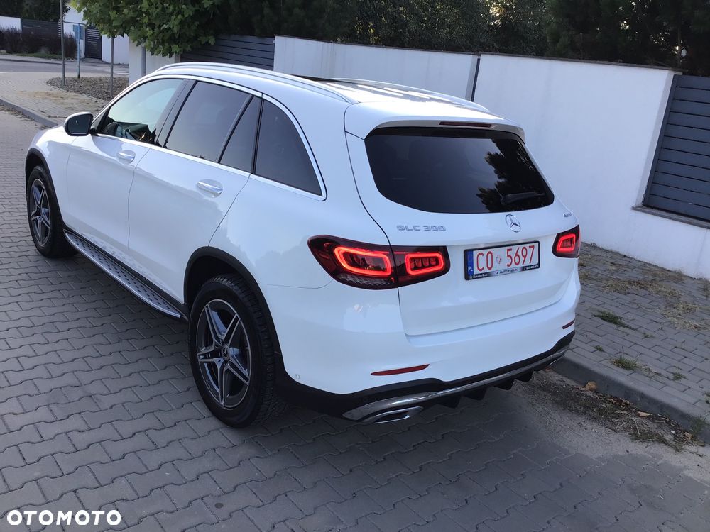 Mercedes-Benz GLC 300 4Matic 9G-TRONIC AMG Line Plus - 14