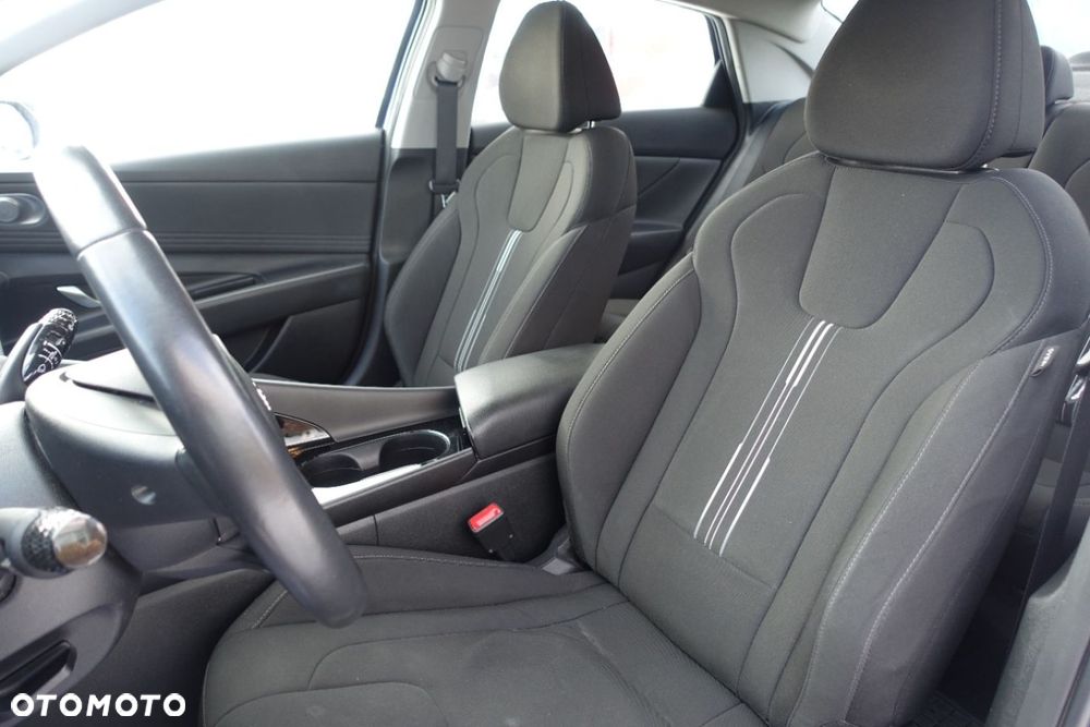 Hyundai Elantra - 10