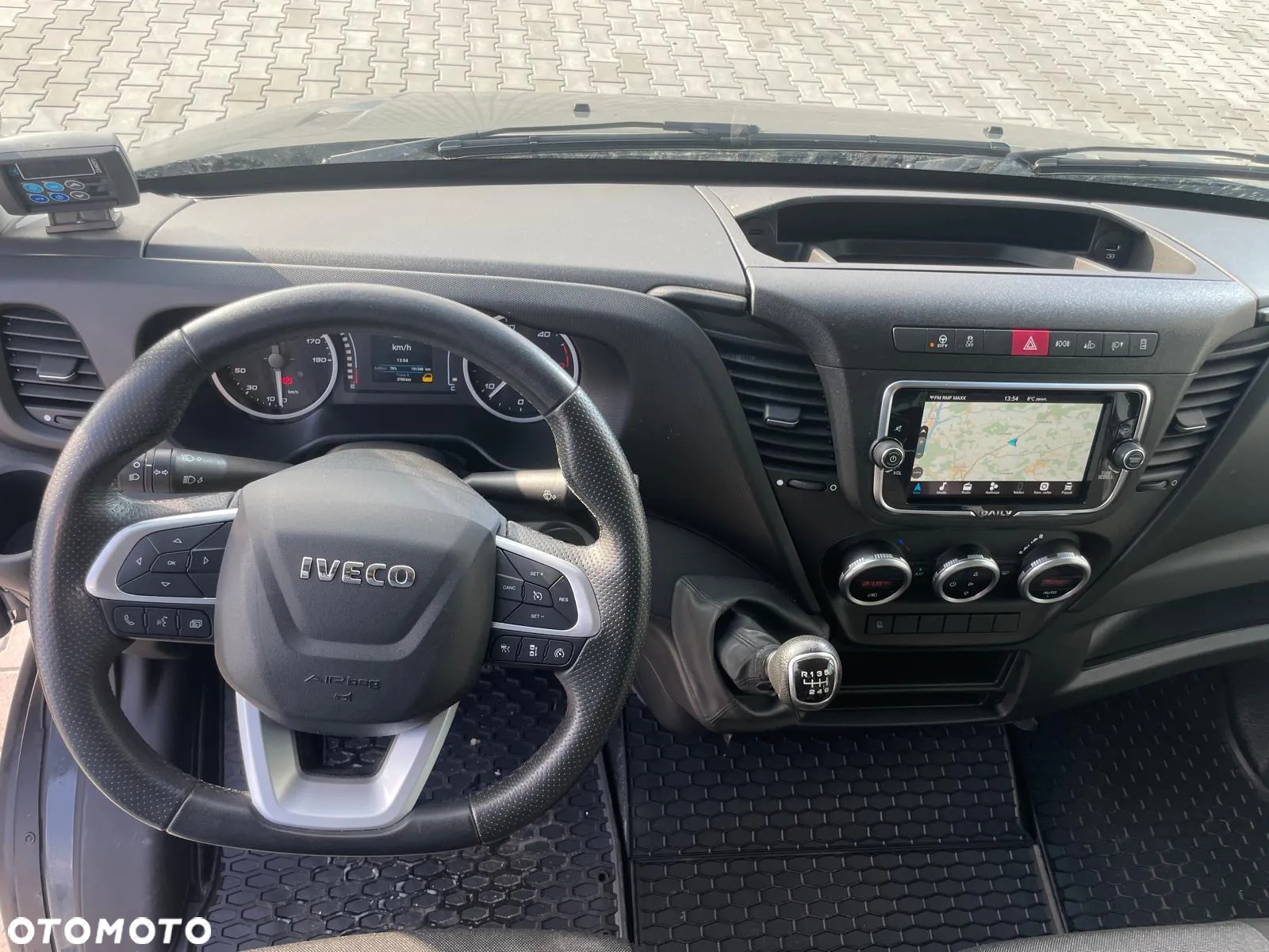 Iveco 50C18 Izoterma z Windą - 11