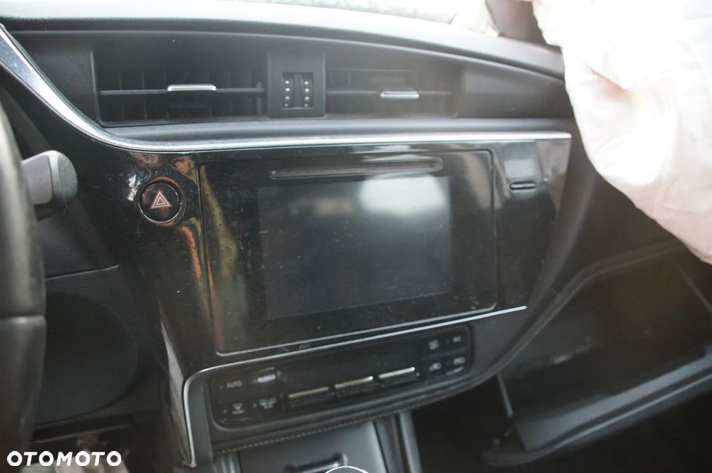 Auto na części - Toyota Auris II 1.6 Valvematic 132 KM 1ZR-FAE MTM 4V8 2015R Silnik Skrzynia Drzwi Szyba Klapa Lampa Lusterko Deska Kokpit Sterownik Moduł Czujnik Licznik Wyświetlacz Kierownica - 11