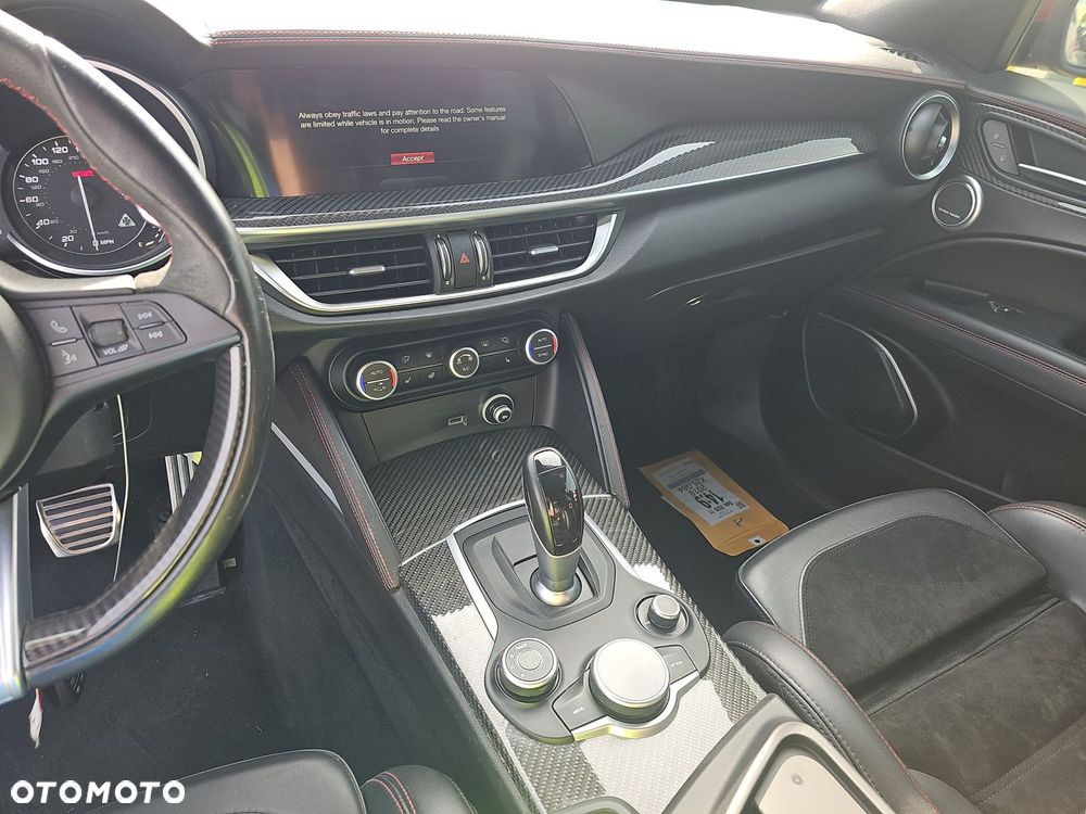 Alfa Romeo Stelvio V6 2.9 Bi-Turbo AT8-Q4 Quadrifoglio - 8