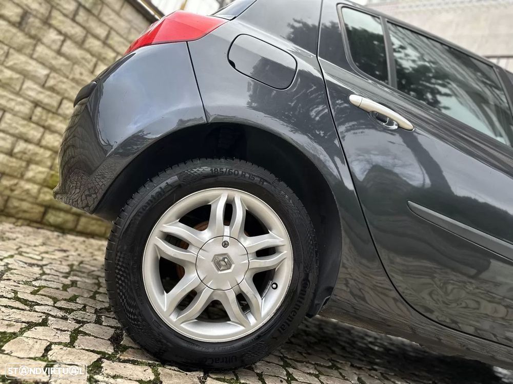 Renault Clio 1.2 16V Confort Authentique - 6