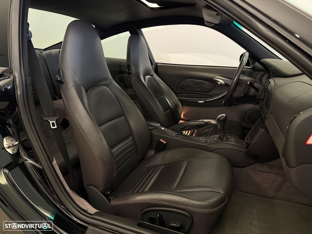 Porsche 911 (996) Carrera Coupé - 10