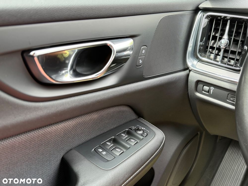 Volvo V60 D3 Drive-E R-Design Momentum - 32